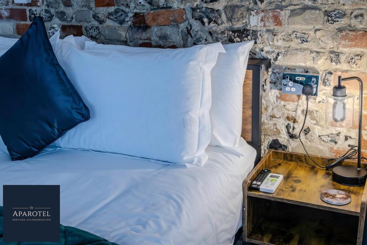 Aparotel Serviced Apartments - Stonehenge, Amesbury Town Centre Eksteriør bilde