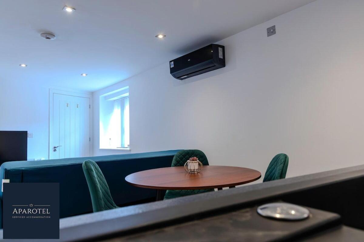 Aparotel Serviced Apartments - Stonehenge, Amesbury Town Centre Rom bilde
