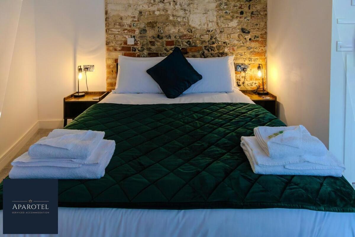 Aparotel Serviced Apartments - Stonehenge, Amesbury Town Centre Rom bilde