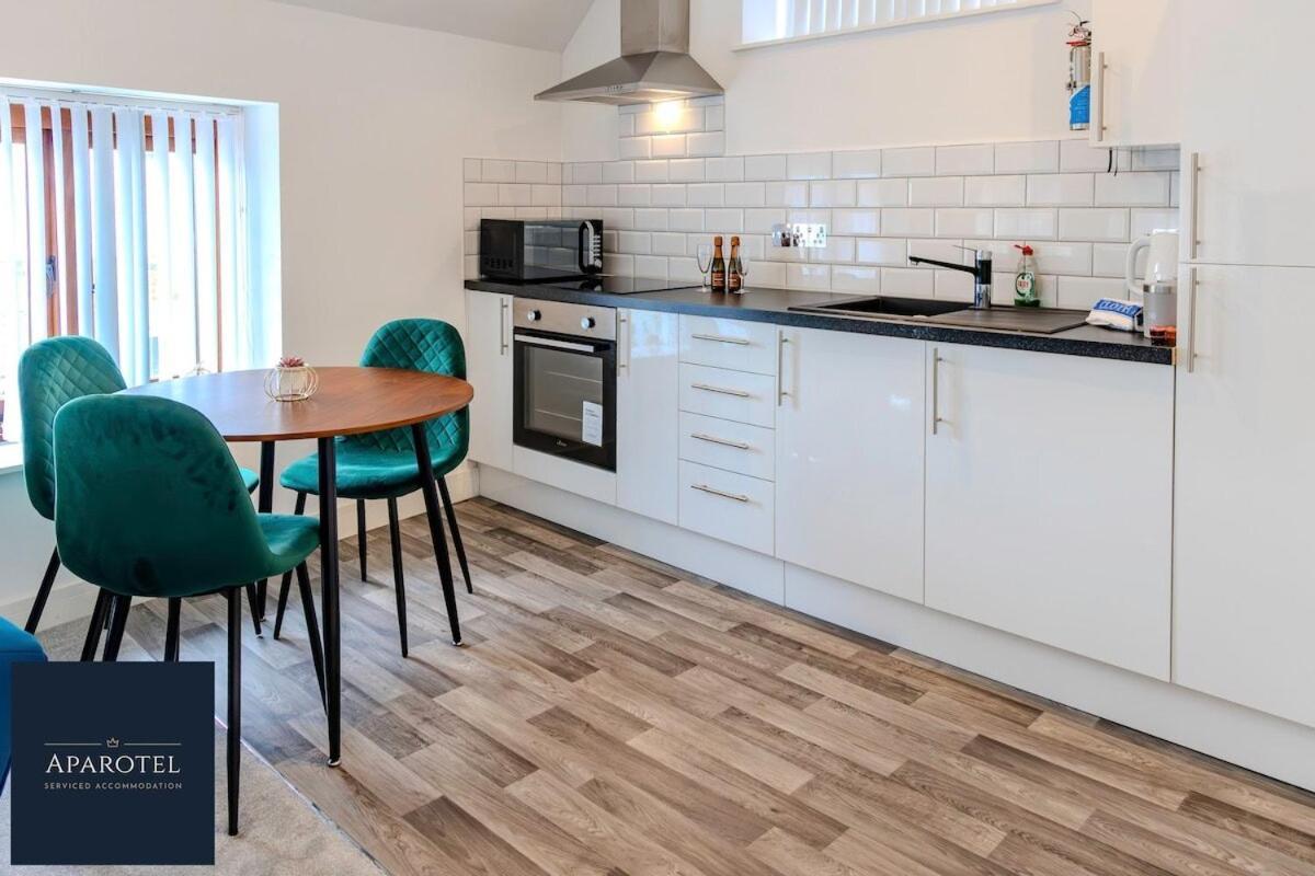 Aparotel Serviced Apartments - Stonehenge, Amesbury Town Centre Rom bilde