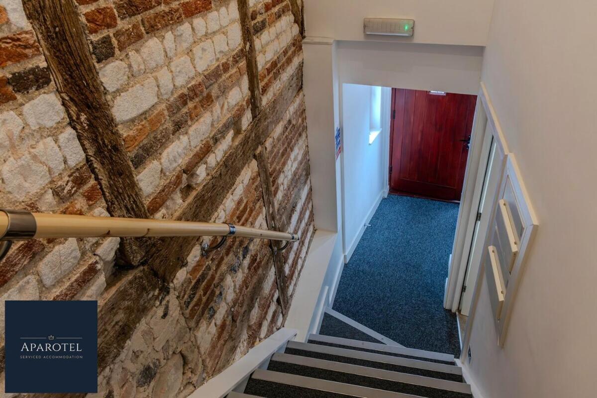 Aparotel Serviced Apartments - Stonehenge, Amesbury Town Centre Rom bilde