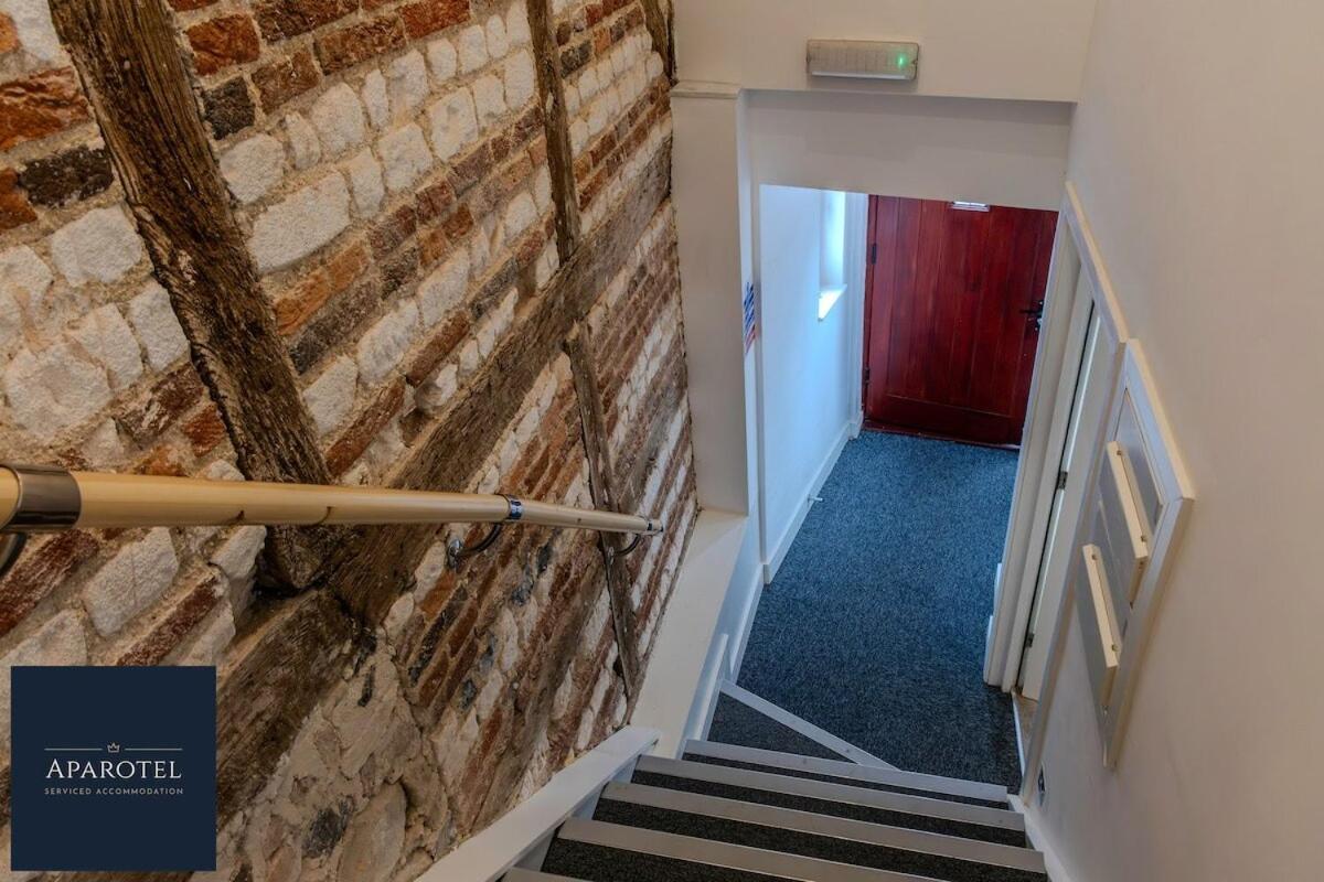 Aparotel Serviced Apartments - Stonehenge, Amesbury Town Centre Rom bilde