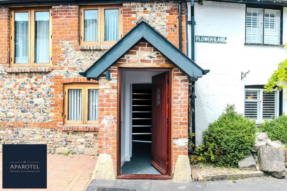 Aparotel Serviced Apartments - Stonehenge, Amesbury Town Centre Rom bilde