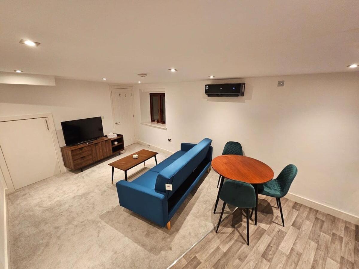 Aparotel Serviced Apartments - Stonehenge, Amesbury Town Centre Rom bilde