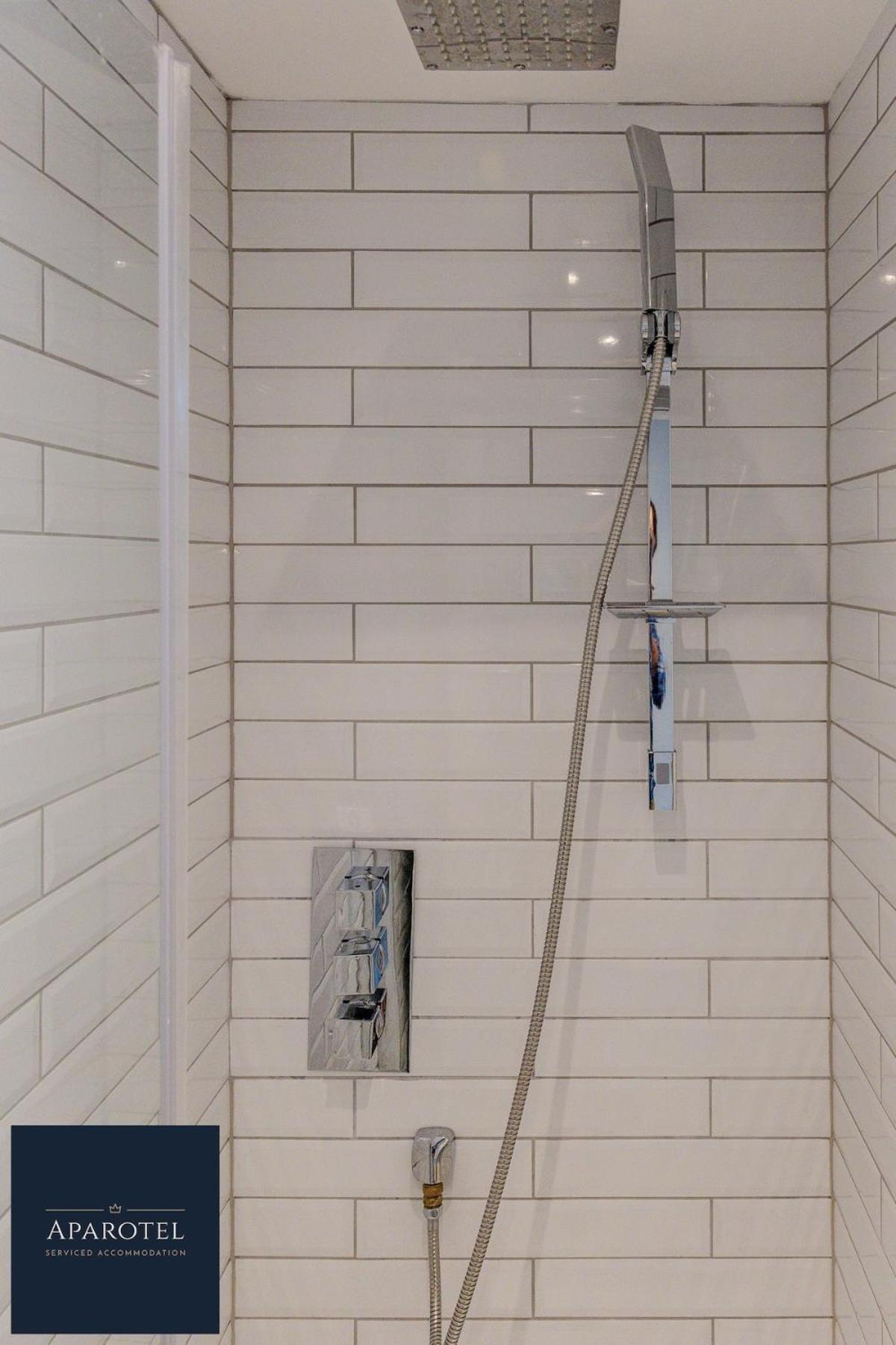 Aparotel Serviced Apartments - Stonehenge, Amesbury Town Centre Rom bilde