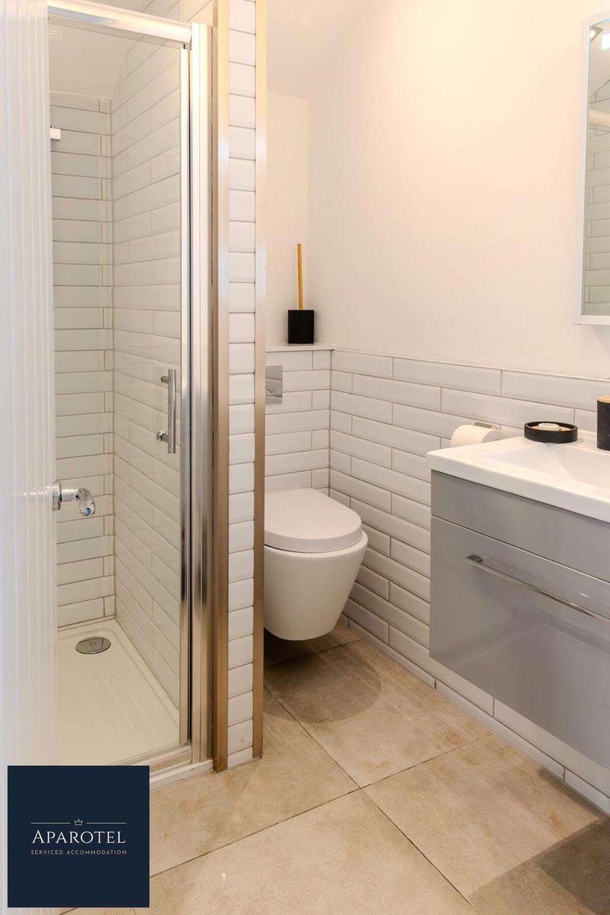 Aparotel Serviced Apartments - Stonehenge, Amesbury Town Centre Rom bilde